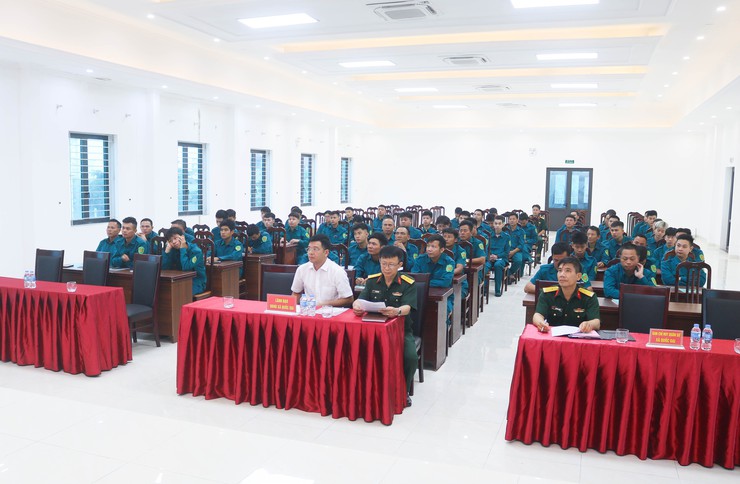 Khai mạc huấn luyện lực lượng dân quân cơ động xã Quốc Oai năm 2026- Ảnh 1.