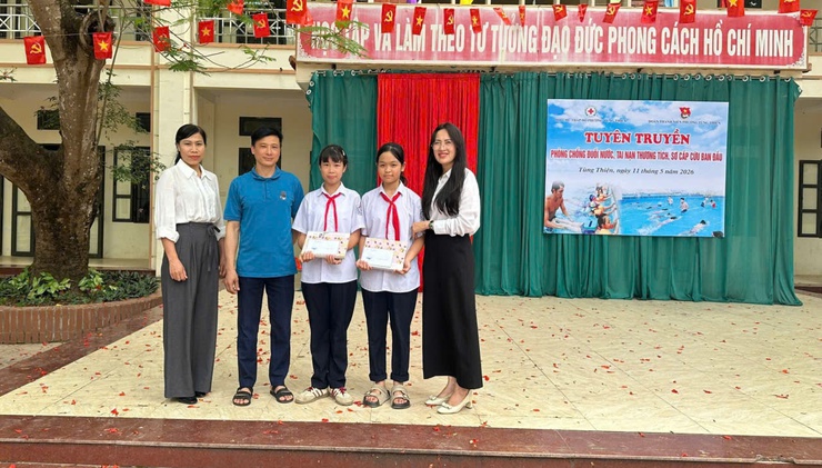 Gương Người tốt, việc tốt: Hai học sinh trường THCS Xuân Sơn nhặt được của rơi trả lại người đánh mất- Ảnh 1.