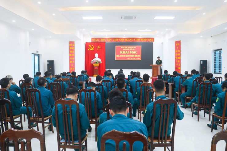 Khai mạc huấn luyện lực lượng dân quân cơ động xã Quốc Oai năm 2026- Ảnh 2.