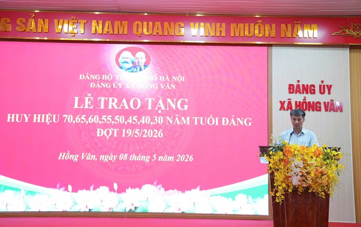 Xã Hồng Vân trao tặng huy hiệu đảng đợt 19-5- Ảnh 4.