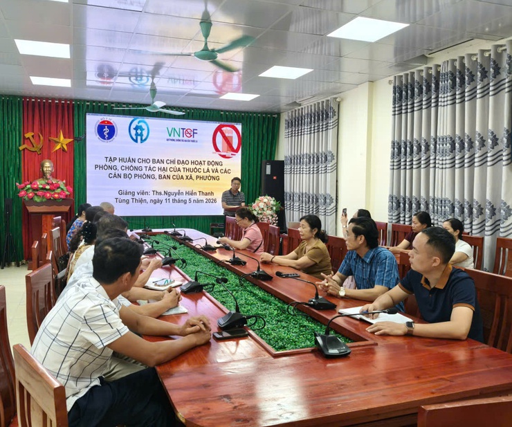 Phường Tùng Thiện tập huấn phòng, chống tác hại của thuốc lá năm 2006- Ảnh 2.