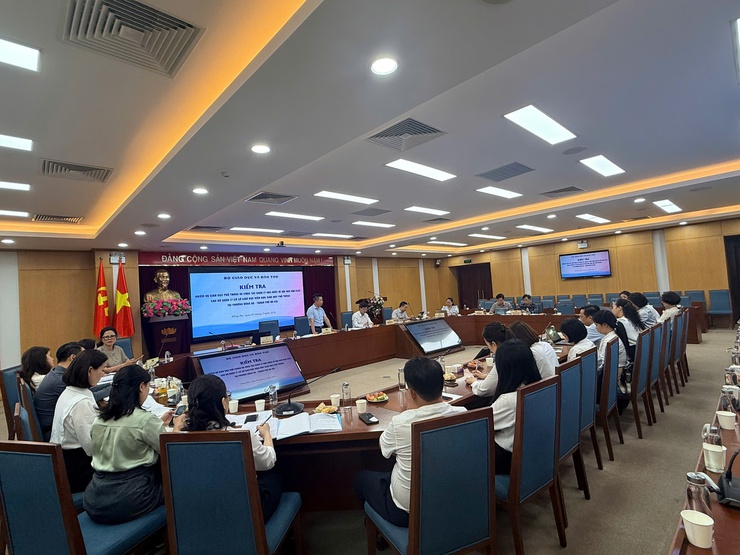 Phường Đống Đa vinh dự đón các Đoàn kiểm tra của Bộ GD- Ảnh 2.
