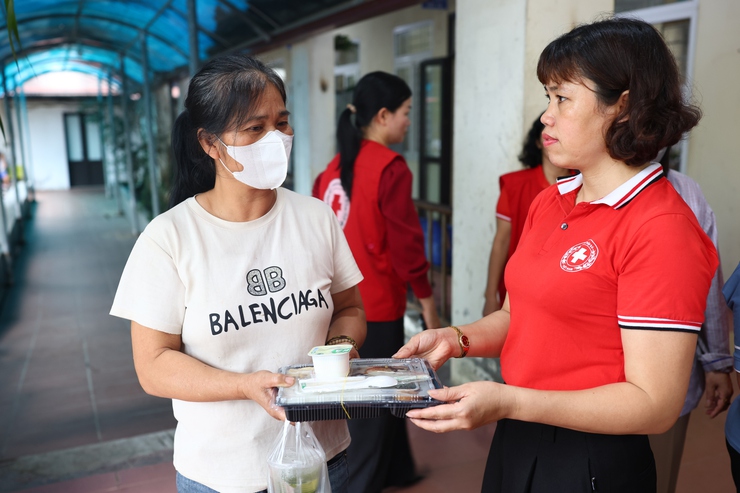 Thạch Thất: Lan tỏa yêu thương qua chương trình phát cơm miễn phí hưởng ứng Tháng Nhân đạo năm 2026- Ảnh 7.