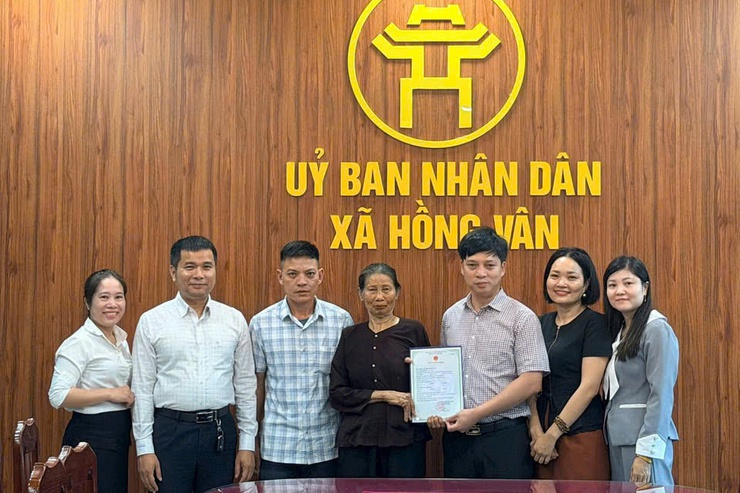 "Tấm giấy thông hành" cuộc đời cho cụ bà 82 tuổi ở xã Hồng Vân- Ảnh 2.