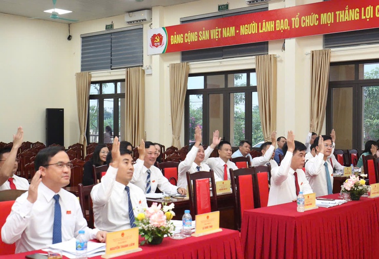Kỳ họp thứ hai (kỳ họp chuyên đề) HĐND xã Hồng Vân khoá XXIII, nhiệm kỳ 2026 – 2031 thành công tốt đẹp- Ảnh 12.