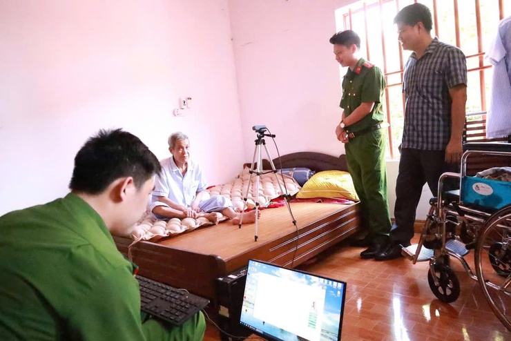Phong trào "Ba Nhất" - Xây dựng hình ảnh người Công an xã Minh Châu gần dân, vì dân phục vụ.- Ảnh 2.