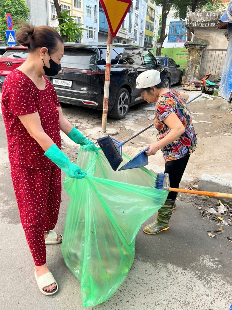 LAN TỎA “NGÀY THỨ BẢY XANH”: HỘI PHỤ NỮ PHƯỜNG VĂN MIẾU – QUỐC TỬ GIÁM CHUNG TAY VÌ MÔI TRƯỜNG- Ảnh 3.