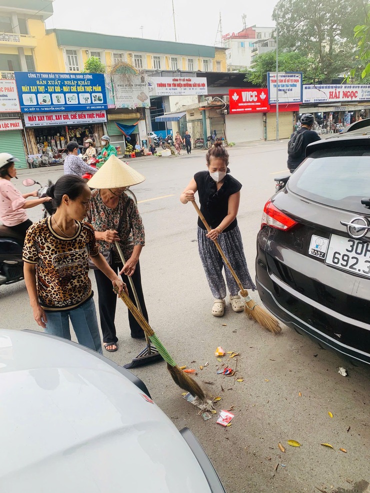 LAN TỎA “NGÀY THỨ BẢY XANH”: HỘI PHỤ NỮ PHƯỜNG VĂN MIẾU – QUỐC TỬ GIÁM CHUNG TAY VÌ MÔI TRƯỜNG- Ảnh 1.