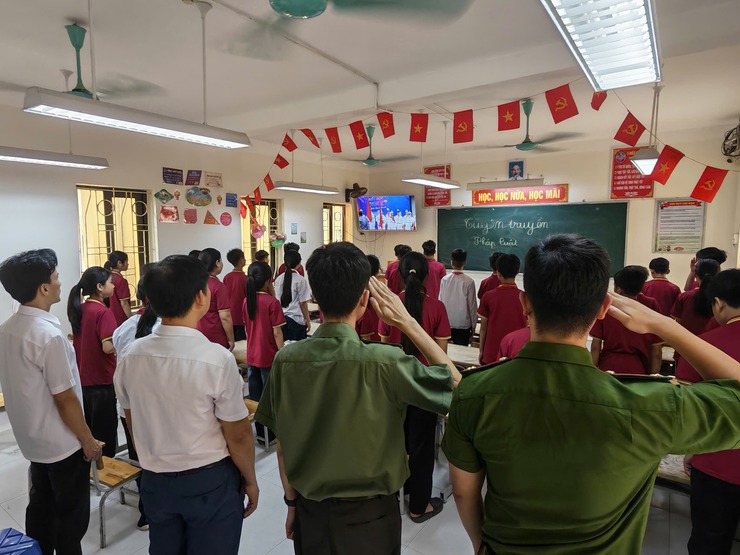 Phong trào "Ba Nhất" - Xây dựng hình ảnh người Công an xã Minh Châu gần dân, vì dân phục vụ.- Ảnh 3.