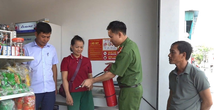 Phong trào "Ba Nhất" - Xây dựng hình ảnh người Công an xã Minh Châu gần dân, vì dân phục vụ.- Ảnh 4.