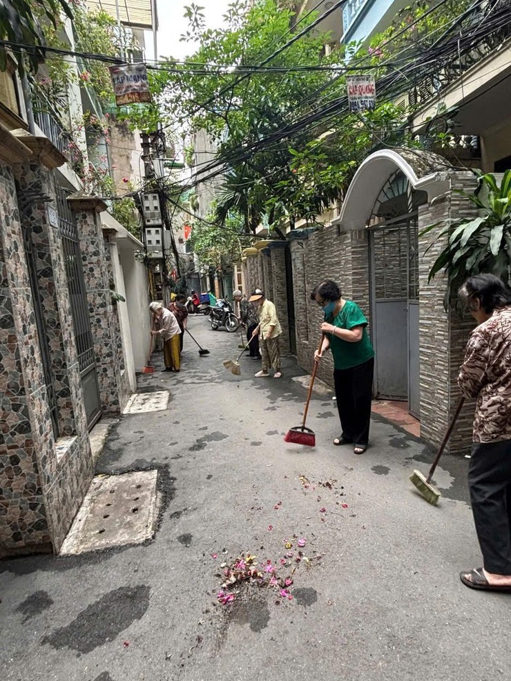 LAN TỎA “NGÀY THỨ BẢY XANH”: HỘI PHỤ NỮ PHƯỜNG VĂN MIẾU – QUỐC TỬ GIÁM CHUNG TAY VÌ MÔI TRƯỜNG- Ảnh 6.