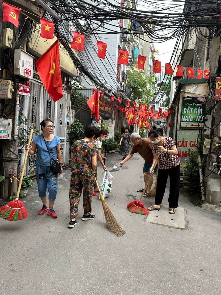VỆ SINH MÔI TRƯỜNG SÁNG THỨ BẢY HÀNG TUẦN CỦA HỘI PHỤ NỮ PHƯỜNG LÁNG.- Ảnh 7.