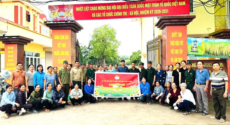 Đại Xuyên sôi nổi ra quân vệ sinh môi trường chào mừng Đại hội đại biểu MTTQ Việt Nam lần thứ XI- Ảnh 1.