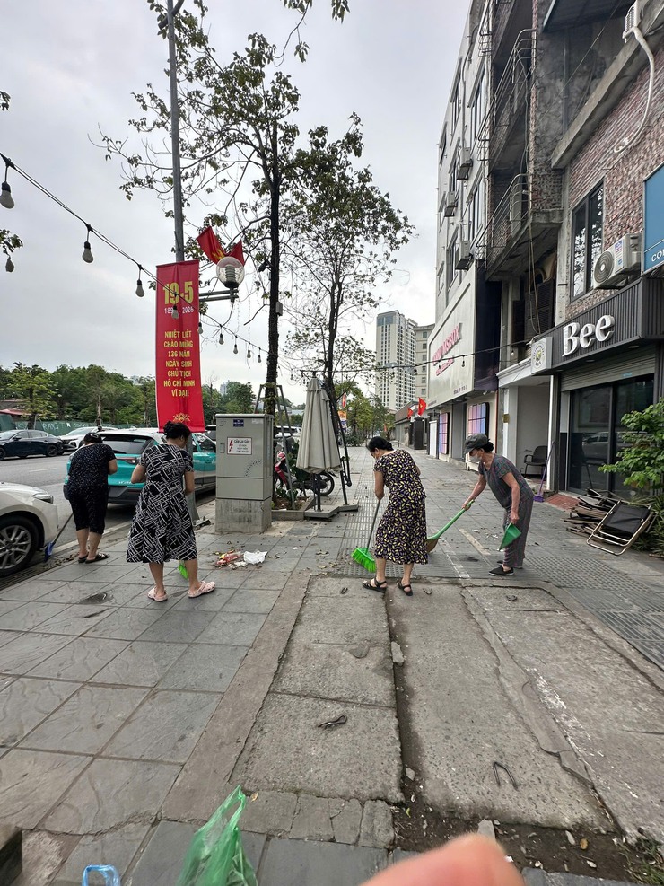 VỆ SINH MÔI TRƯỜNG SÁNG THỨ BẢY HÀNG TUẦN CỦA HỘI PHỤ NỮ PHƯỜNG LÁNG.- Ảnh 2.