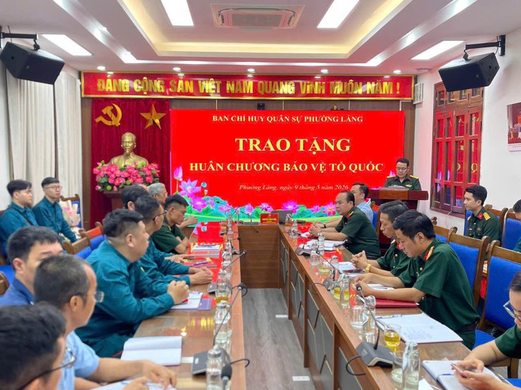 PHƯỜNG LÁNG, THÀNH PHỐ HÀ NỘI TỔ CHỨC TRAO TẶNG HUÂN CHƯƠNG BẢO VỆ TỔ QUỐC BẢO ĐẢM TRANG TRỌNG, Ý NGHĨA- Ảnh 3.
