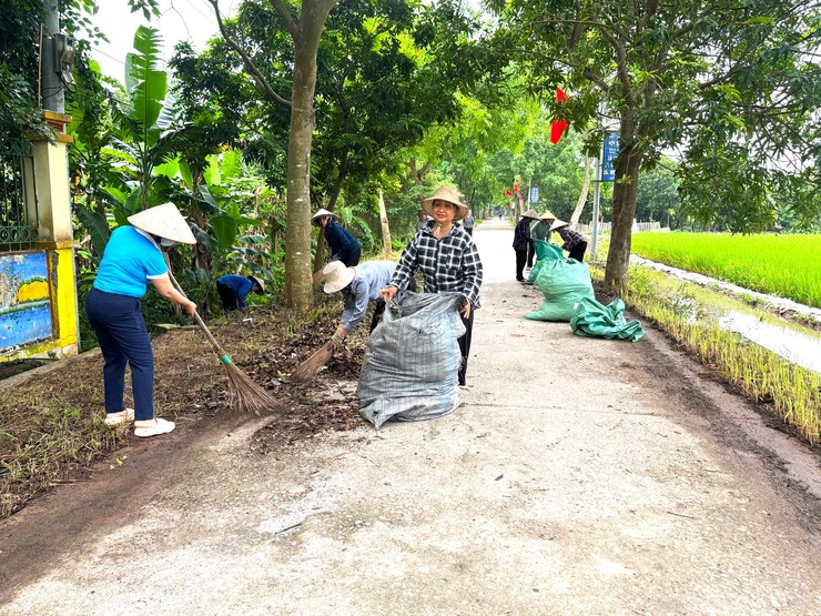 Đại Xuyên sôi nổi ra quân vệ sinh môi trường chào mừng Đại hội đại biểu MTTQ Việt Nam lần thứ XI- Ảnh 2.