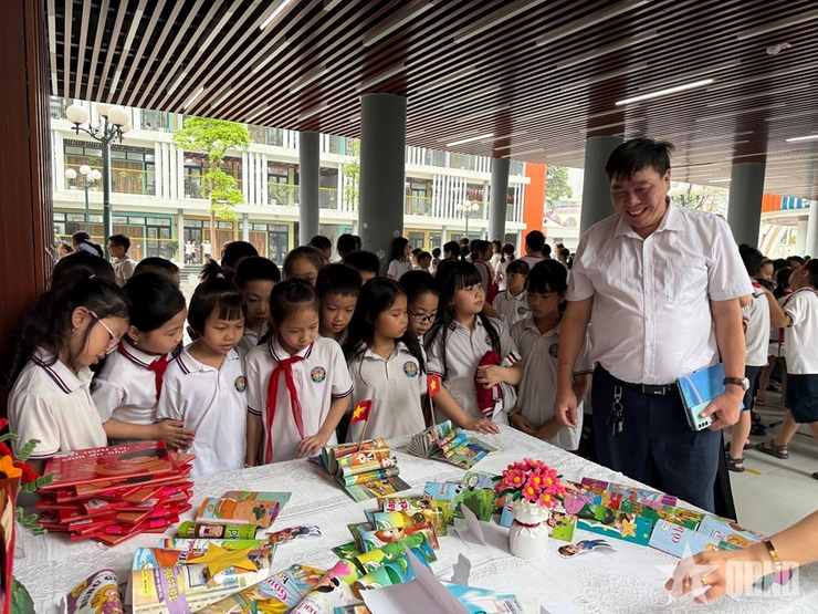 Ngày hội sách ở Trường Tiểu học Nhật Tân: Lan tỏa văn hóa đọc trong học sinh- Ảnh 5.