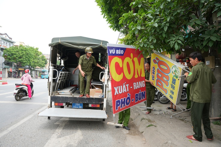 SƠN TÂY TIẾP TỤC DUY TRÌ TRẬT TỰ ĐÔ THỊ, KHÔNG LẤN CHIẾM LÒNG ĐƯỜNG, VỈA HÈ- Ảnh 3.