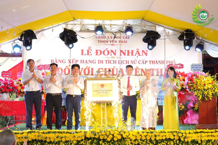 Trang trọng Lễ đón nhận Bằng xếp hạng Di tích lịch sử văn hóa cấp Thành phố Chùa Yên Thái, xã Phú Cát- Ảnh 1.