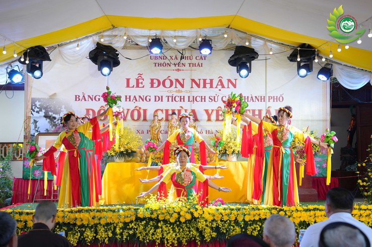 Trang trọng Lễ đón nhận Bằng xếp hạng Di tích lịch sử văn hóa cấp Thành phố Chùa Yên Thái, xã Phú Cát- Ảnh 10.