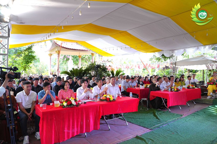 Trang trọng Lễ đón nhận Bằng xếp hạng Di tích lịch sử văn hóa cấp Thành phố Chùa Yên Thái, xã Phú Cát- Ảnh 11.