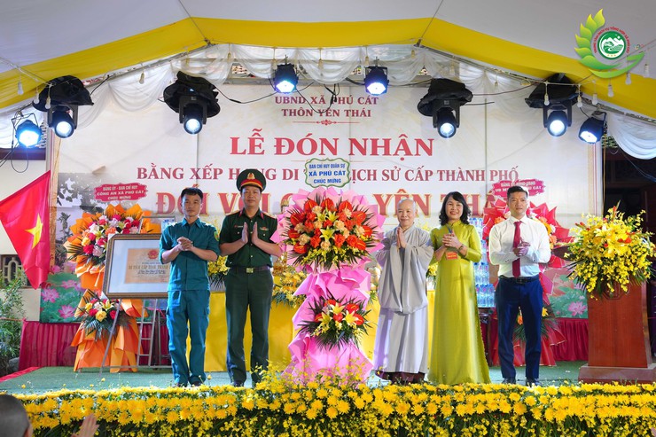 Trang trọng Lễ đón nhận Bằng xếp hạng Di tích lịch sử văn hóa cấp Thành phố Chùa Yên Thái, xã Phú Cát- Ảnh 2.