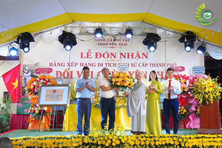 Trang trọng Lễ đón nhận Bằng xếp hạng Di tích lịch sử văn hóa cấp Thành phố Chùa Yên Thái, xã Phú Cát- Ảnh 3.