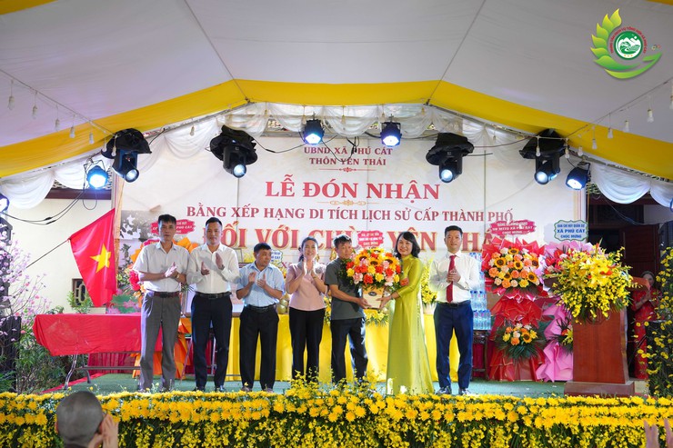Trang trọng Lễ đón nhận Bằng xếp hạng Di tích lịch sử văn hóa cấp Thành phố Chùa Yên Thái, xã Phú Cát- Ảnh 4.