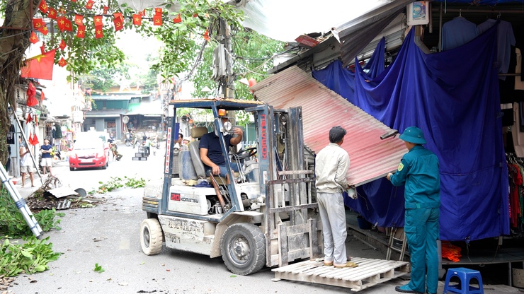 Thanh Oai kiên trì lập lại trật tự đô thị, xây dựng diện mạo địa phương văn minh, sáng - xanh - sạch - đẹp- Ảnh 1.