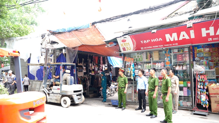 Thanh Oai kiên trì lập lại trật tự đô thị, xây dựng diện mạo địa phương văn minh, sáng - xanh - sạch - đẹp- Ảnh 4.