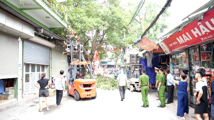 Thanh Oai kiên trì lập lại trật tự đô thị, xây dựng diện mạo địa phương văn minh, sáng - xanh - sạch - đẹp- Ảnh 12.