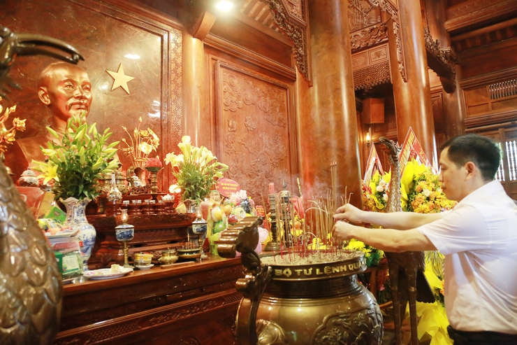 Phường Dương Nội tổ chức hoạt động về nguồn trên quê hương Chủ tịch Hồ Chí Minh- Ảnh 2.