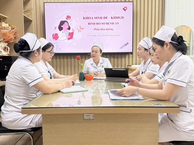 Tận tâm vì người bệnh, tận hiến với nghề- Ảnh 5.