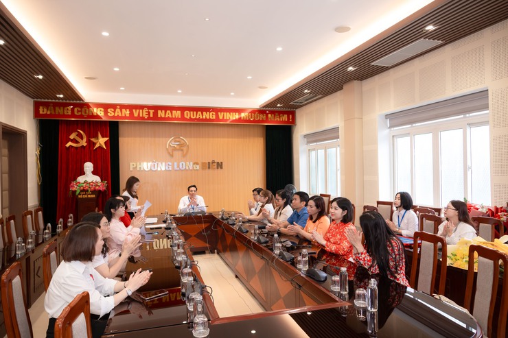 Công bố Quyết định điều động, tiếp nhận và bổ nhiệm viên chức giữ chức vụ lãnh đạo, quản lý Trường THCS Phan Bội Châu- Ảnh 1.