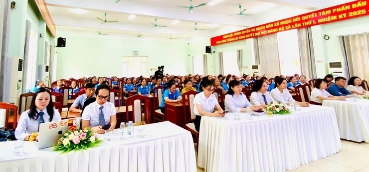 HỘI LHPN XÃ NGỌC HỒI ĐẨY MẠNH TUYÊN TRUYỀN LUẬT ĐẤT ĐAI, RA MẮT CÁC MÔ HÌNH CÂU LẠC BỘ PHỤ NỮ THIẾT THỰC- Ảnh 1.