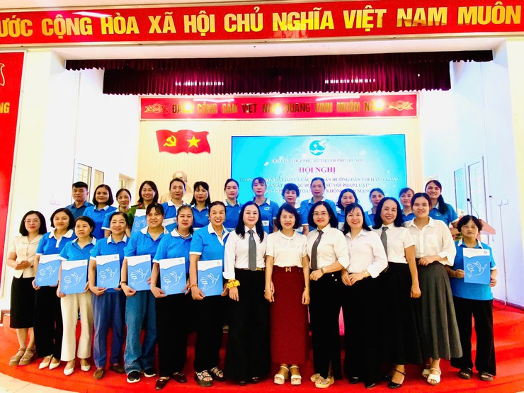 HỘI LHPN XÃ NGỌC HỒI ĐẨY MẠNH TUYÊN TRUYỀN LUẬT ĐẤT ĐAI, RA MẮT CÁC MÔ HÌNH CÂU LẠC BỘ PHỤ NỮ THIẾT THỰC- Ảnh 5.