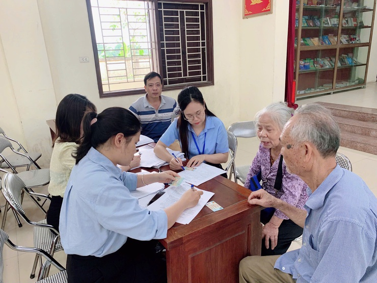 Xã Chương Dương tổ chức hỗ trợ chứng thực chữ ký ủy quyền nhân lương hưu- Ảnh 2.