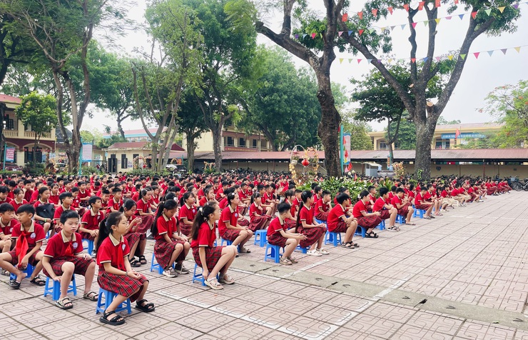 Tưng bừng sinh hoạt dưới cờ chào mừng 85 năm thành lập Đội TNTP Hồ Chí Minh tại Trường Tiểu học Sen Phương- Ảnh 3.