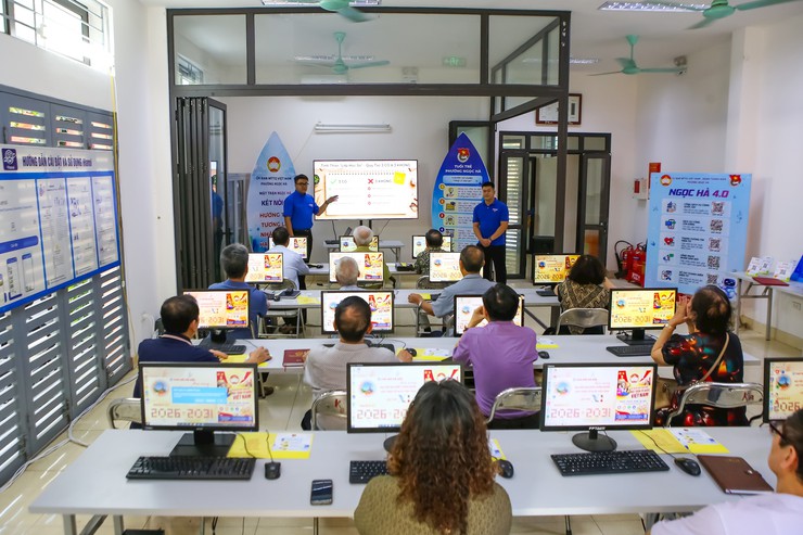 Phường Ngọc Hà khánh thành “Phòng học số”: Đưa AI đến gần cán bộ và người dân- Ảnh 3.