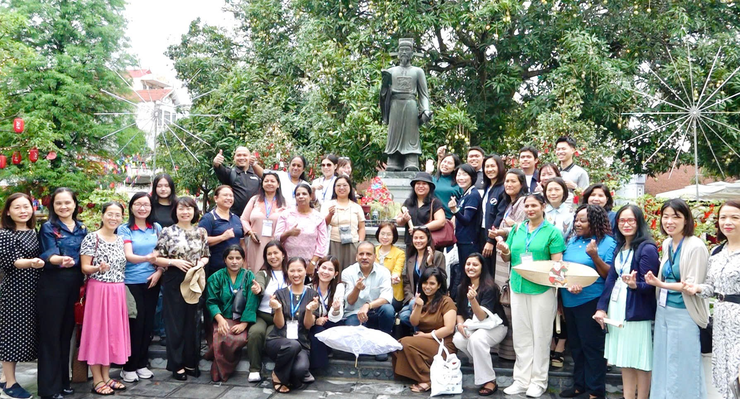 Hàng trăm du khách nước ngoài và học sinh trải nghiệm “Con đường đạo học” tại xã Ô Diên- Ảnh 4.