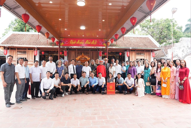 Sơn Đồng đón Đoàn Hội đồng Thủ công Thế giới tham quan làng nghề truyền thống- Ảnh 1.
