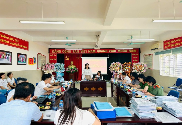 Ban Văn hóa - Xã hội HĐND phường Bồ Đề 
giám sát công tác vệ sinh an toàn thực phẩm tại các trường học
- Ảnh 1.