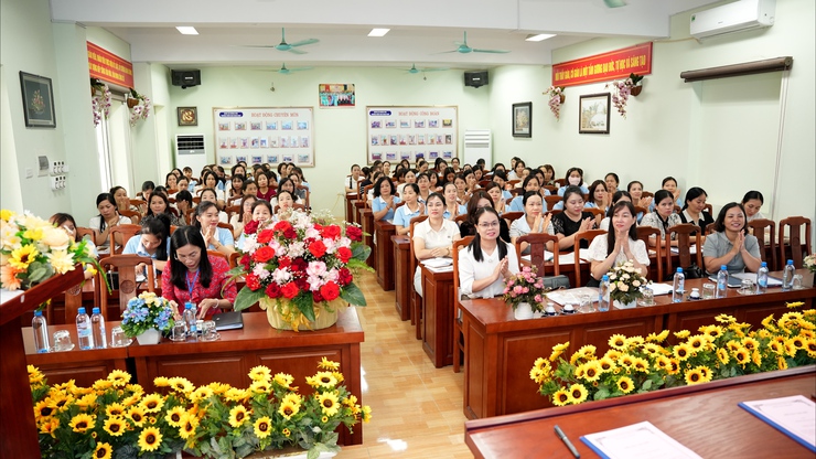 Hội nghị ký kết giao ước thực hiện phong trào
“Nhà trường cùng chung tay phát triển – Thầy cô cùng chia sẻ trách nhiệm”
- Ảnh 2.