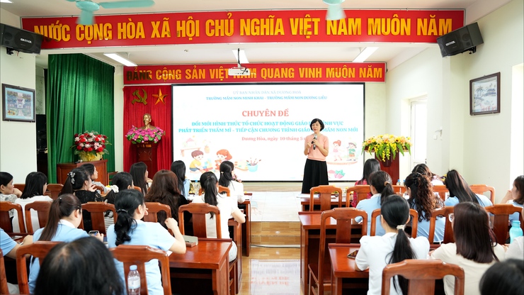 Trường mầm non Minh khai phối hợp với trường mầm non Dương Liễu tổ chức chuyên đề đối mới hình thức tổ chức hoạt động giáo dục trong linh vực phát triển thẩm mỹ tiếp cận chương trình giáo dục mầm non mới- Ảnh 1.