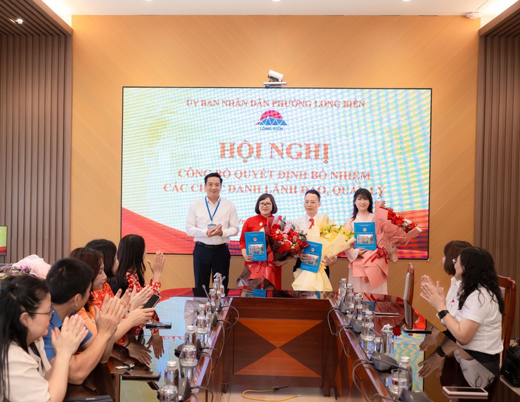 Công bố Quyết định điều động, tiếp nhận và bổ nhiệm viên chức giữ chức vụ lãnh đạo, quản lý Trường THCS Phan Bội Châu- Ảnh 2.