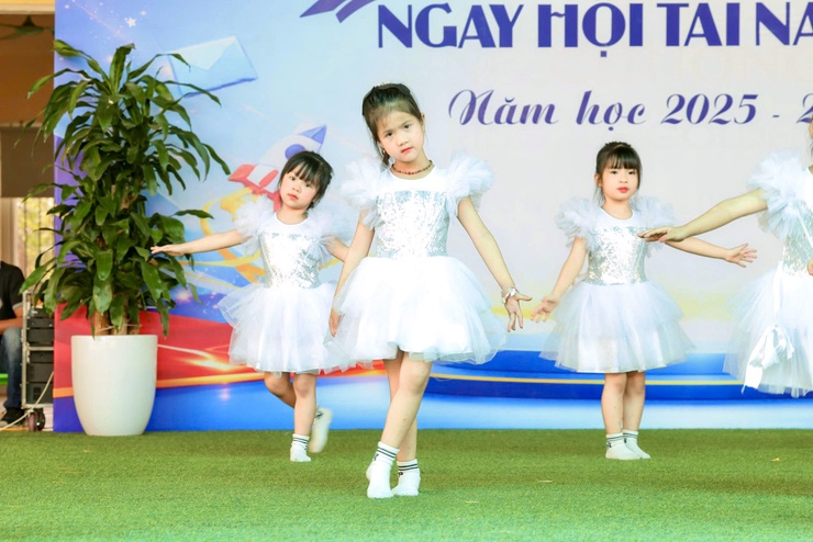 TRƯỜNG MẦM NON NGỌC LÔI TỔ CHỨC THÀNH CÔNG “NGÀY HỘI TÀI NĂNG NHÍ” NĂM HỌC 2025 – 2026
- Ảnh 3.