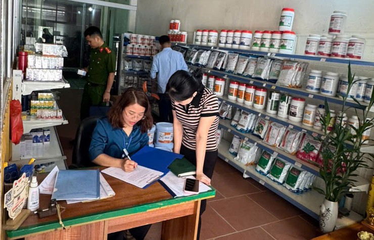 xã Bất Bạt: Tăng cường kiểm tra liên ngành về an toàn thực phẩm và vật tư nông nghiệp trong "Tháng hành động vì an toàn thực phẩm" năm 2026- Ảnh 1.