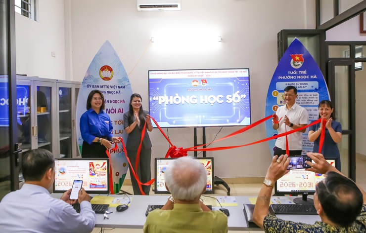 Phường Ngọc Hà khánh thành “Phòng học số”: Đưa AI đến gần cán bộ và người dân- Ảnh 1.