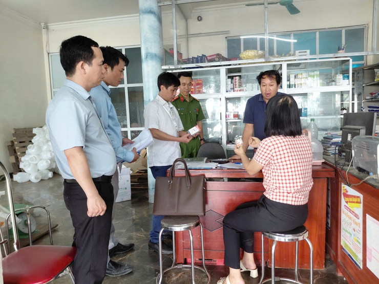 TIẾP TỤC KIỂM TRA, TUYÊN TRUYỀN CÔNG TÁC ĐẢM BẢO VỆ SINH AN TOÀN THỰC PHẨM - Ảnh 4.