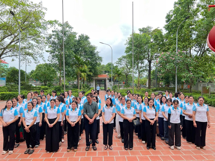 HỘI LHPN XÃ THƯ LÂM TỔ CHỨC HỘI NGHỊ SƠ KẾT CÔNG TÁC HỘI QUÝ I, TRIỂN KHAI NHIỆM VỤ QUÝ II NĂM 2026 VÀ PHÁT ĐỘNG PHONG TRÀO “LỢN ĐẤT TIẾT KIỆM – TRAO GỬI YÊU THƯƠNG”- Ảnh 1.